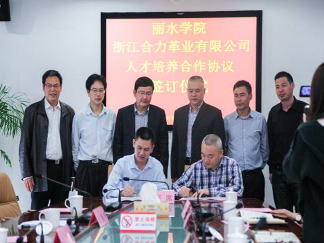 校企合作 — 學(xué)校與企業(yè)接軌  理論與實(shí)踐結(jié)合